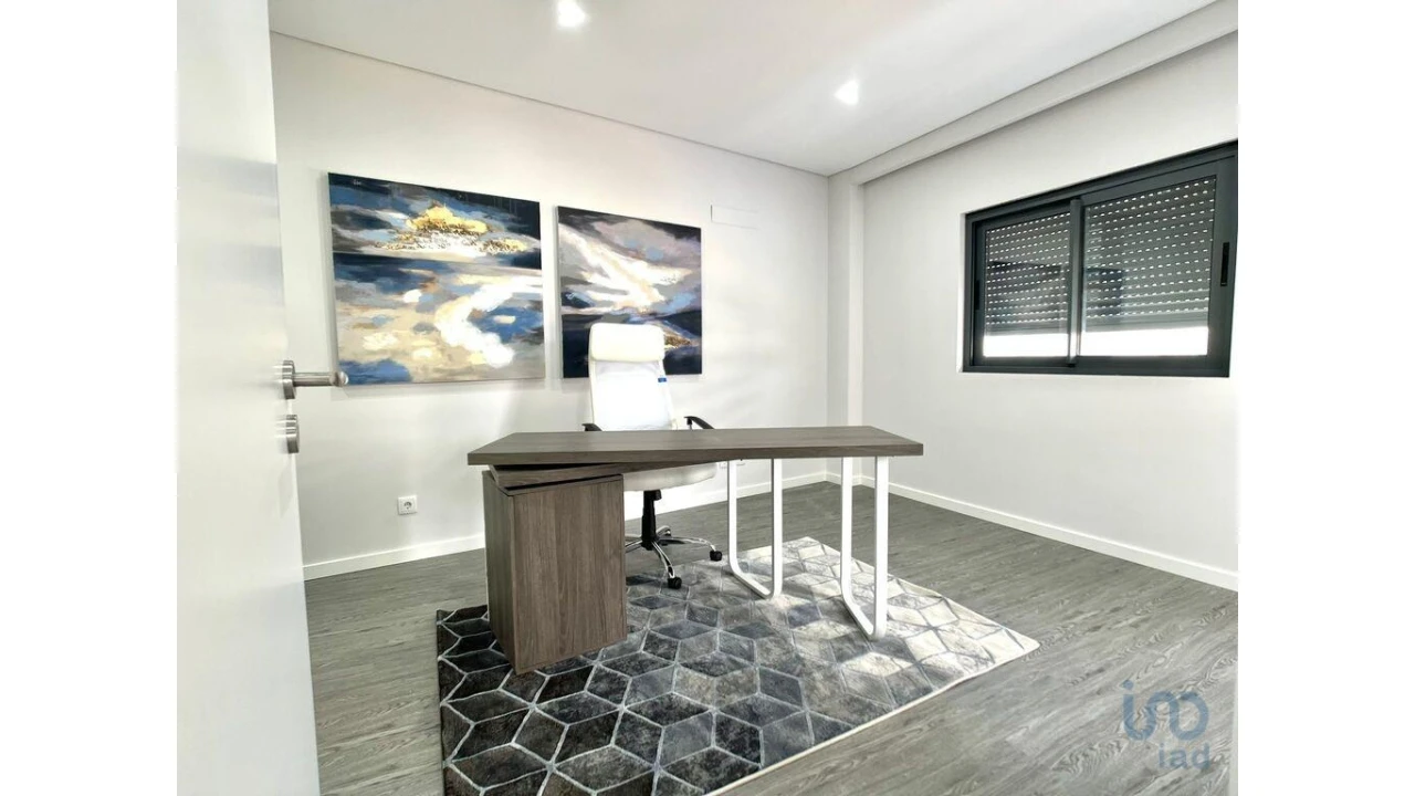 Apartamento T3 para Venda em Quelfes Foto 3