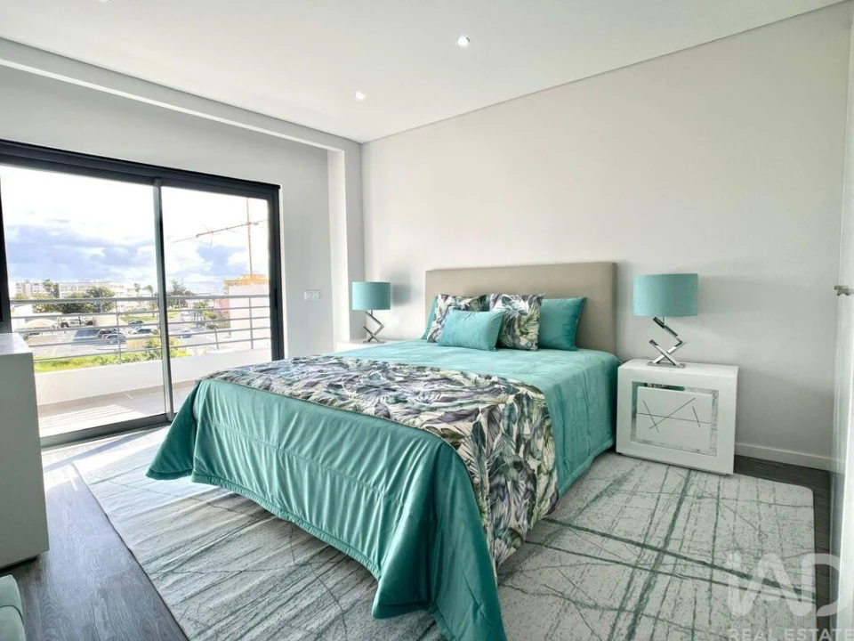 Apartamento T3 para Venda em Quelfes Foto 16