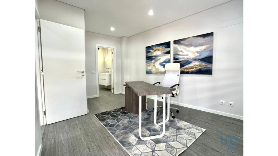 Apartamento T3 para Venda em Quelfes Foto 5