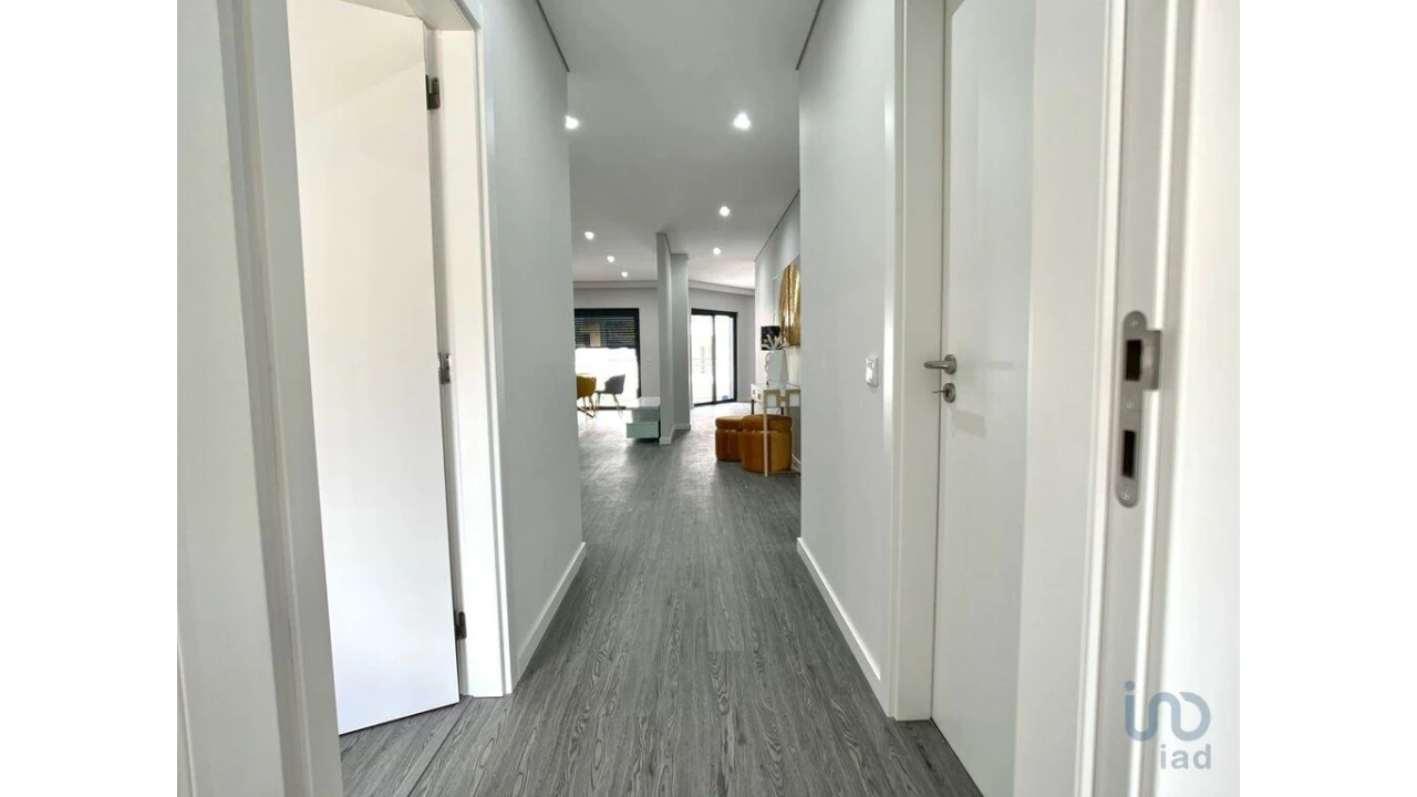 Apartamento T3 para Venda em Quelfes Foto 12