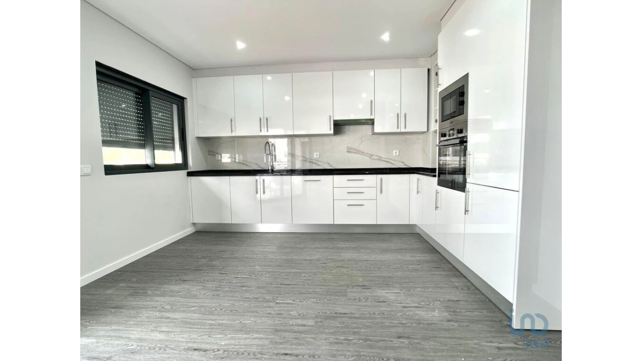 Apartamento T3 para Venda em Quelfes Foto 9