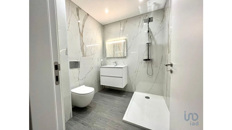 Apartamento T3 para Venda em Quelfes Foto 8