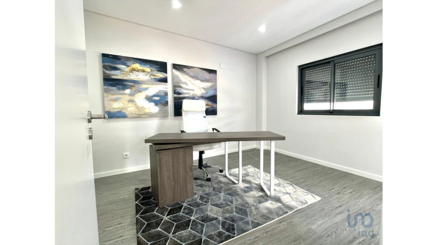 Apartamento T3 para Venda em Quelfes Foto 4