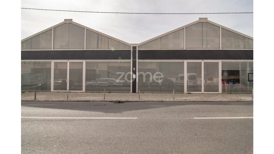 Terreno Comércio / Armazém para Venda em Queluz e Belas Foto 3