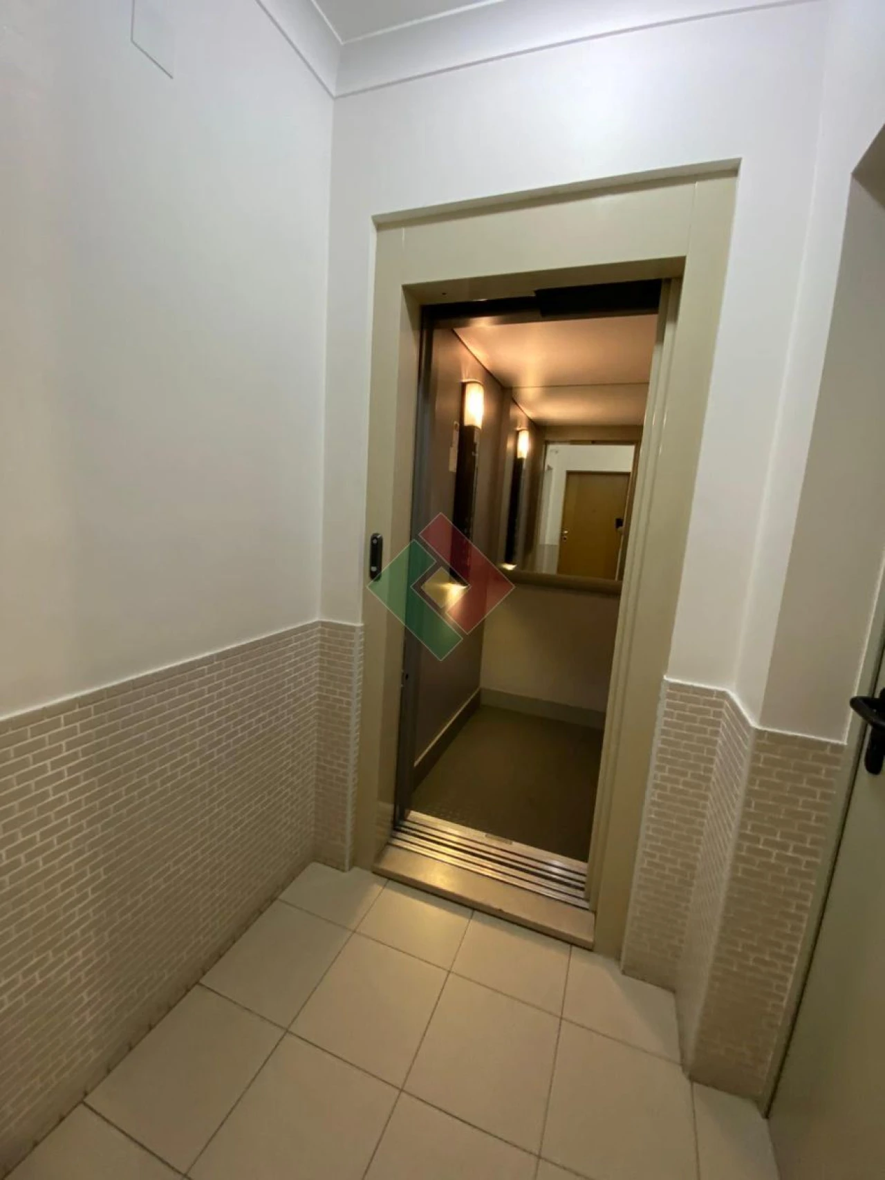 Apartamento T1 para Venda em Sé e São Lourenço Foto 18