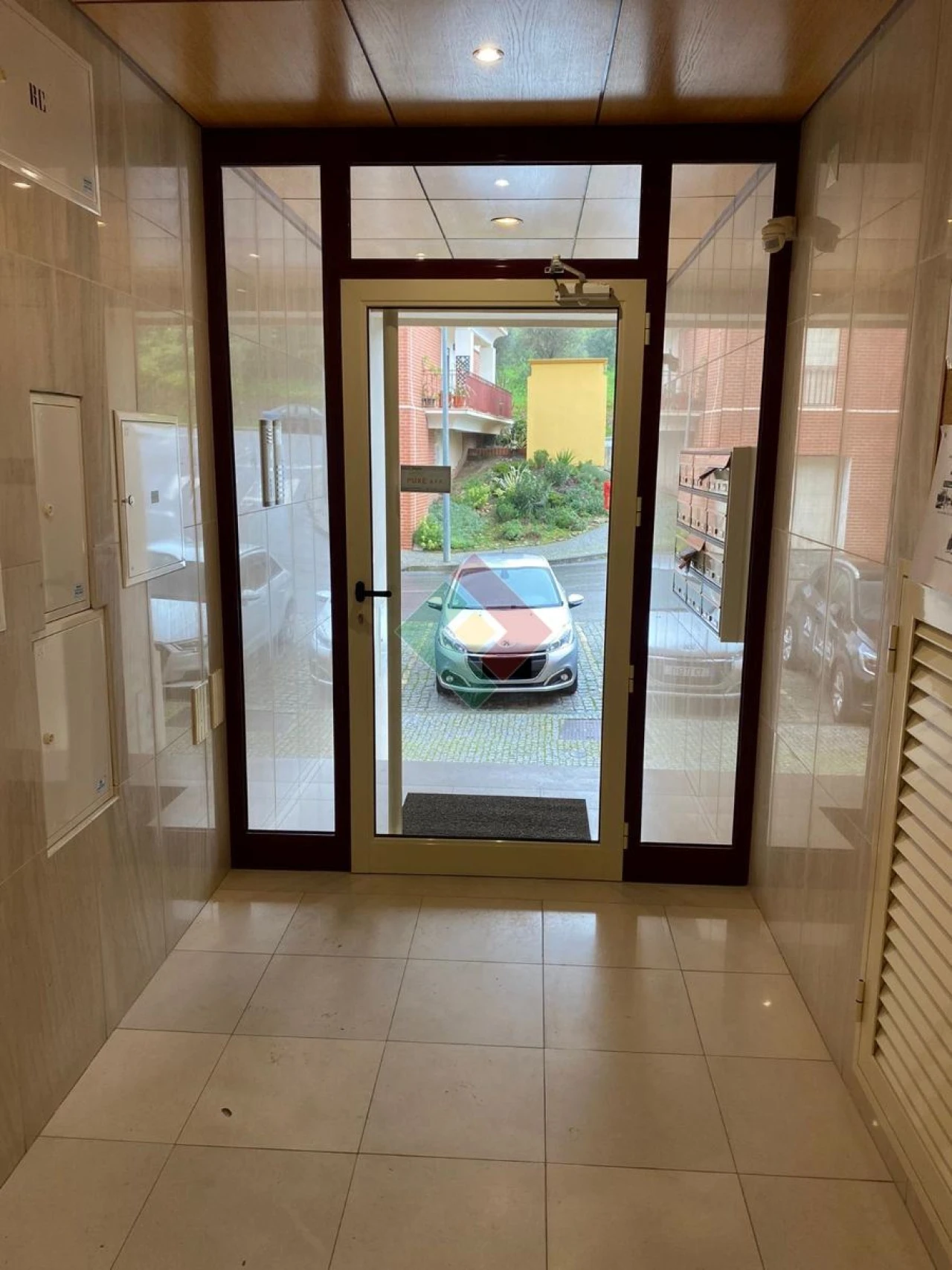 Apartamento T1 para Venda em Sé e São Lourenço Foto 19