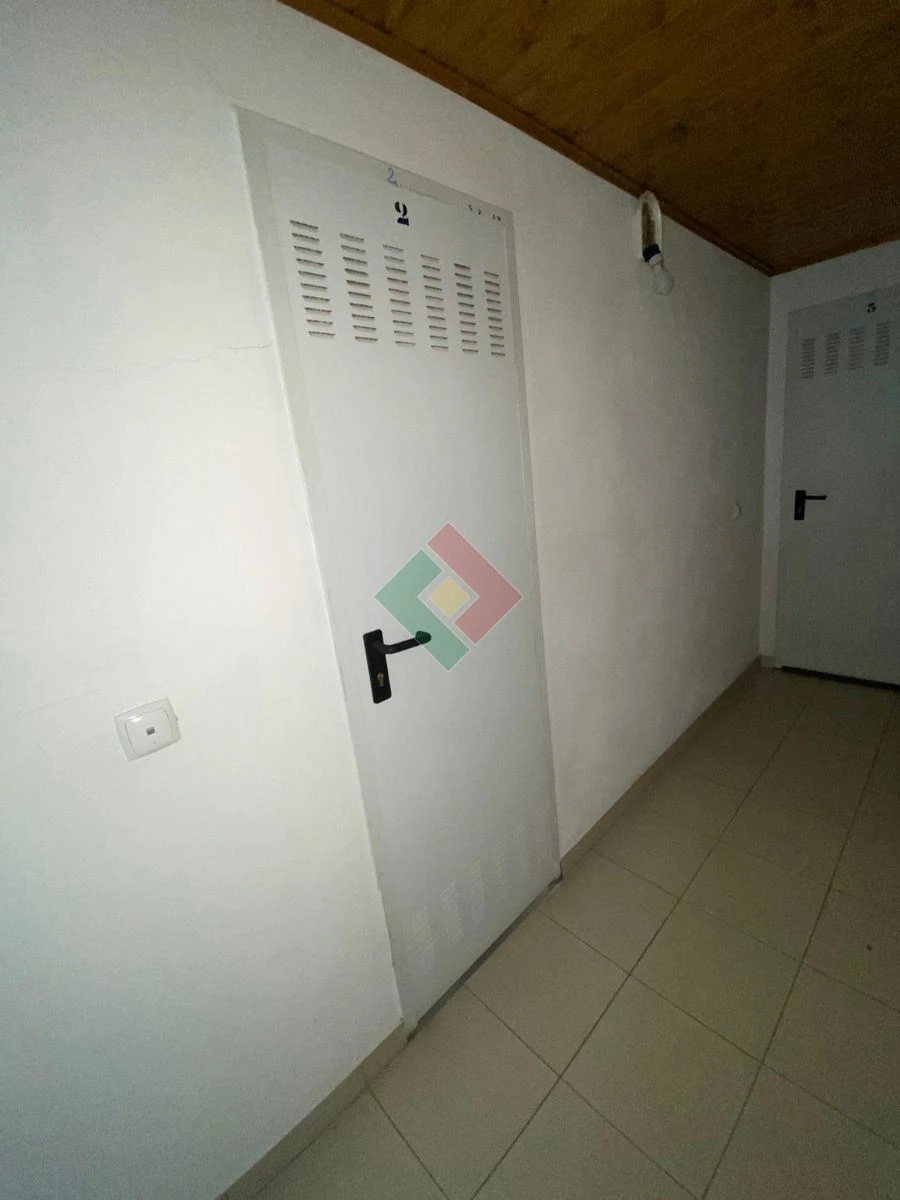 Apartamento T1 para Venda em Sé e São Lourenço Foto 17