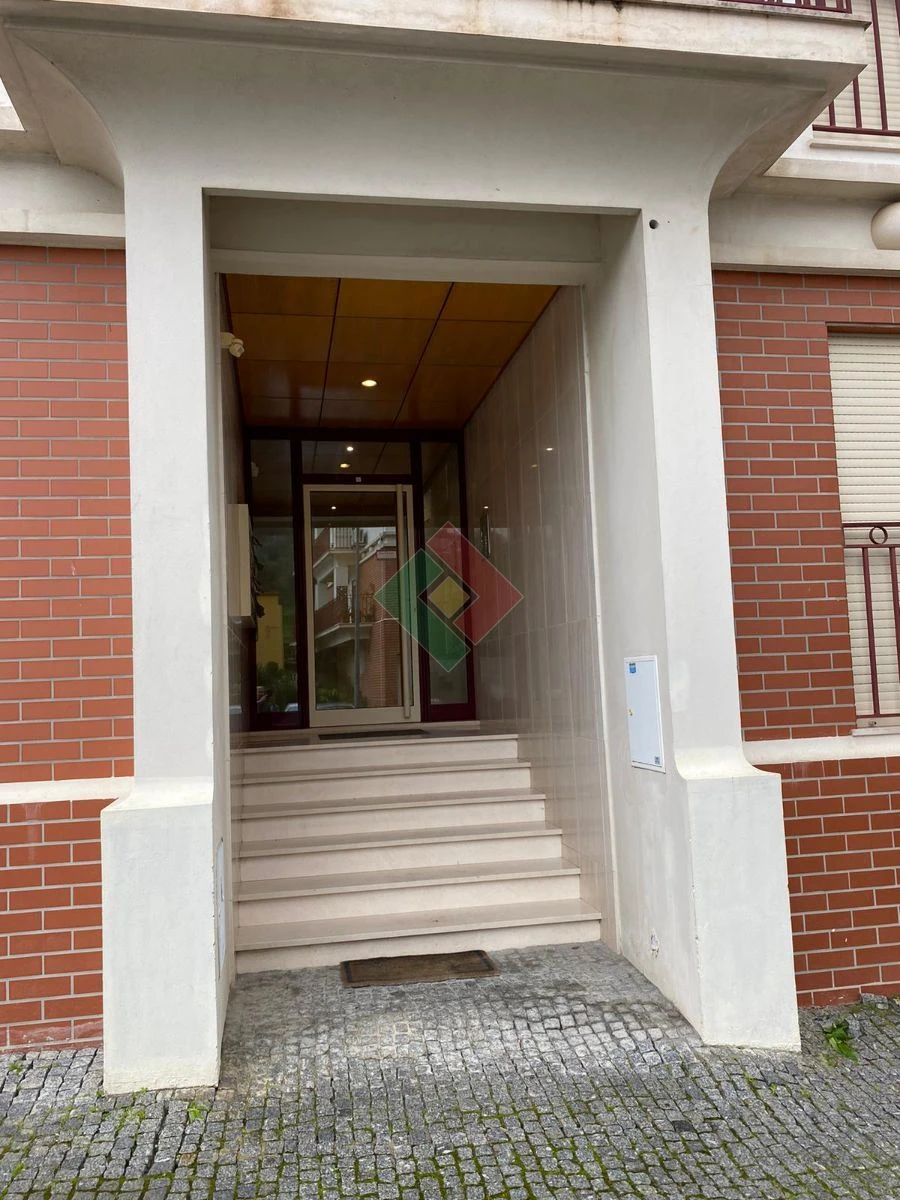 Apartamento T1 para Venda em Sé e São Lourenço Foto 20