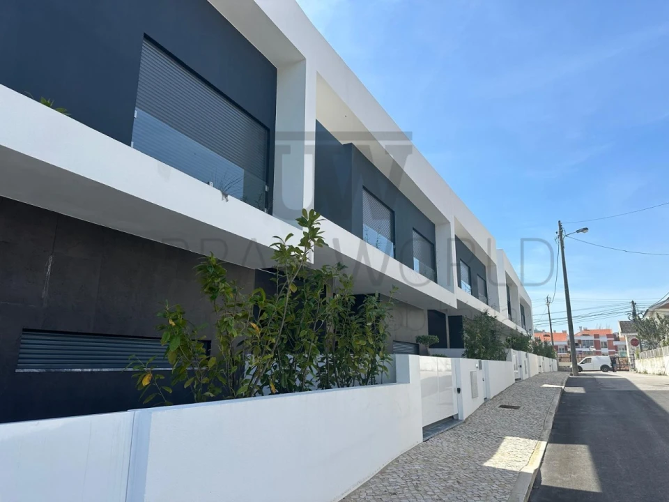 Moradia T4 para Venda em Loures Foto 1