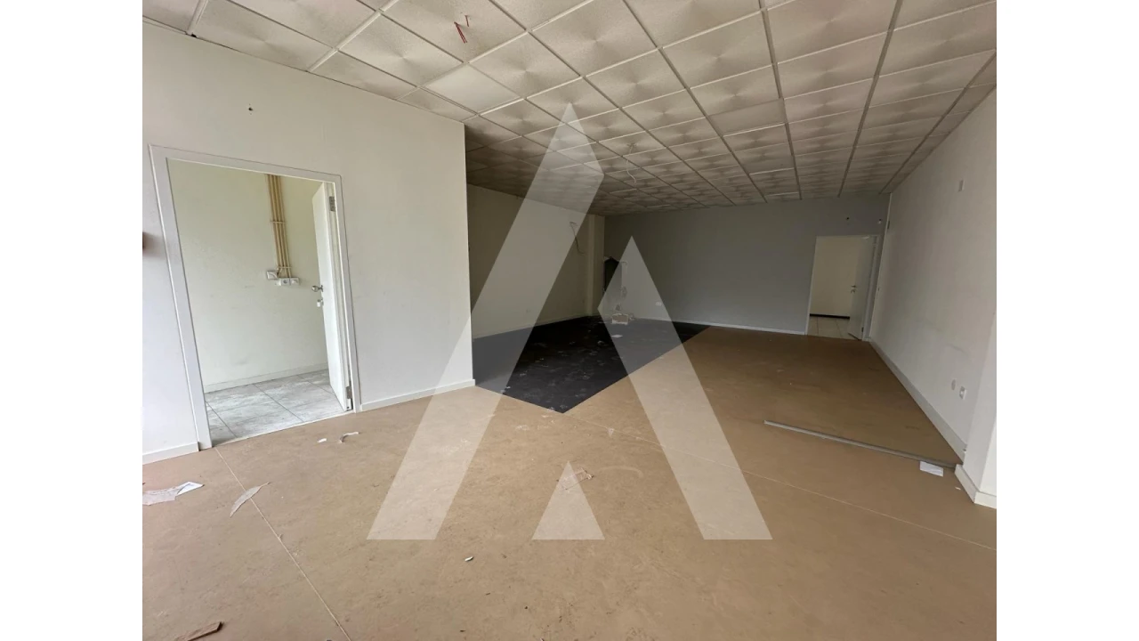 Loja para Arrendamento em Oiã Foto 1