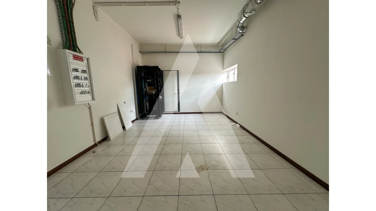 Loja para Arrendamento em Oiã Foto 3