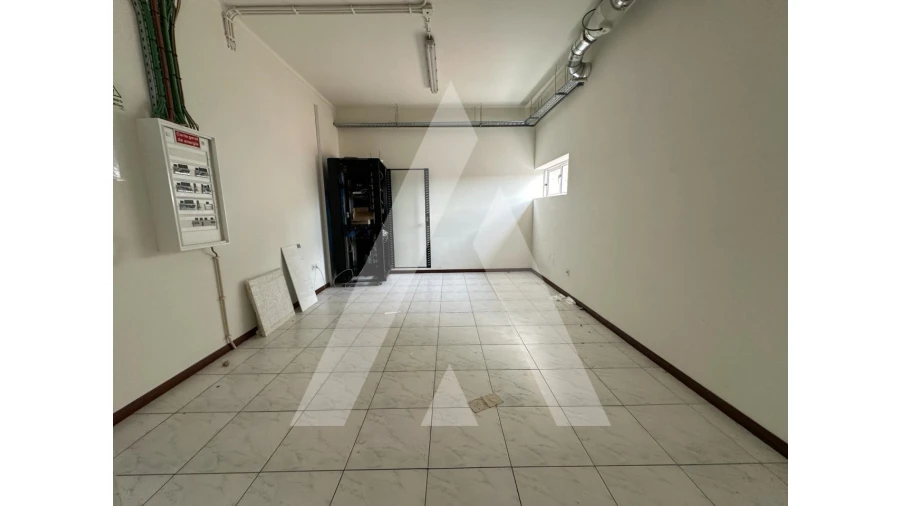 Loja para Arrendamento em Oiã Foto 3