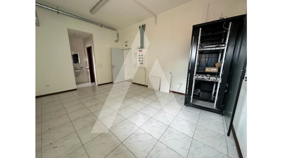 Loja para Arrendamento em Oiã Foto 4