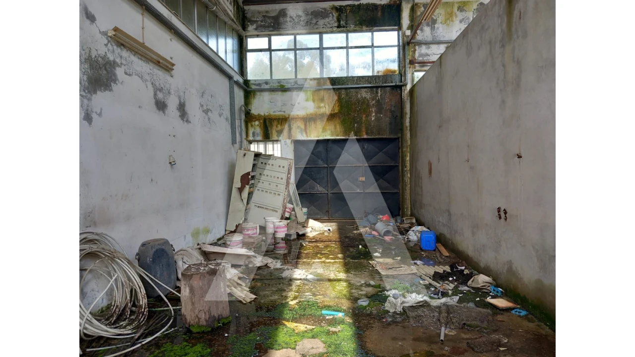 Armazém para Venda em Macieira de Cambra Foto 9