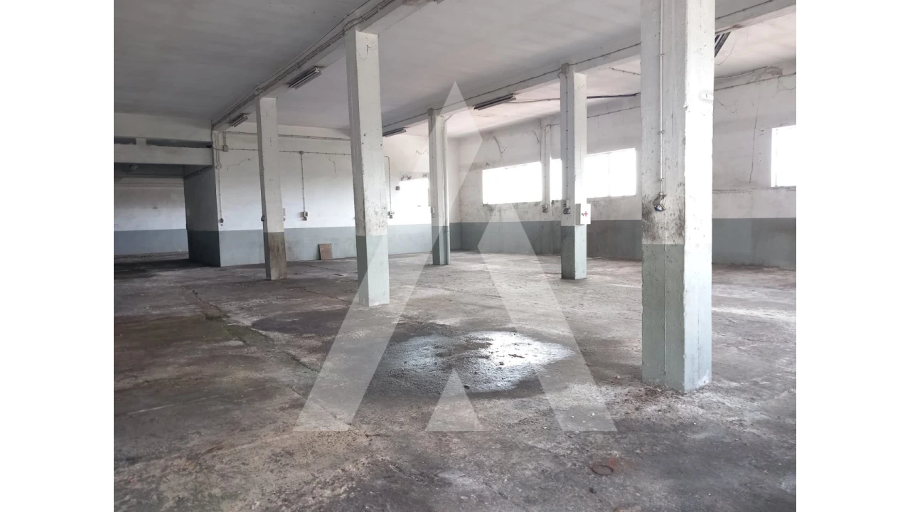 Armazém para Venda em Macieira de Cambra Foto 4