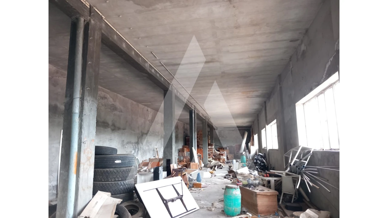 Armazém para Venda em Macieira de Cambra Foto 11