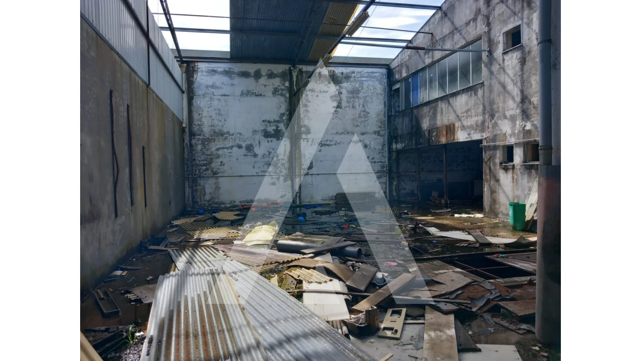 Armazém para Venda em Macieira de Cambra Foto 15