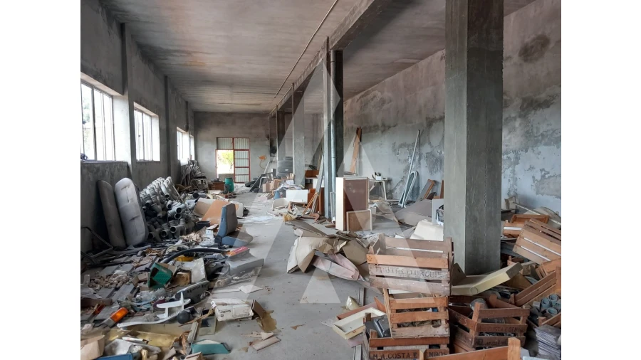 Armazém para Venda em Macieira de Cambra Foto 10