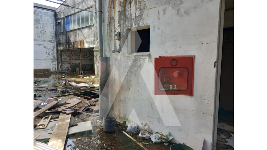 Armazém para Venda em Macieira de Cambra Foto 16