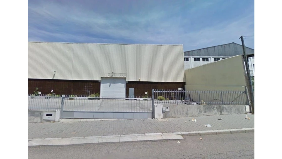 Armazém para Arrendamento em Grijó e Sermonde