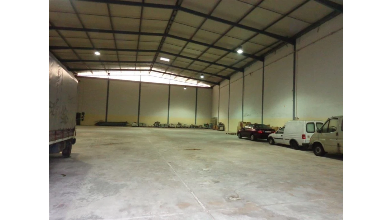 Armazém para Arrendamento em Grijó e Sermonde Foto 3