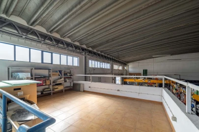 Armazém para Venda em Romeira e Várzea
