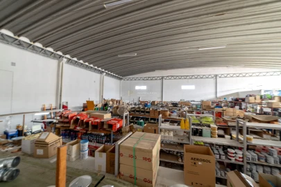 Armazém para Venda em Romeira e Várzea