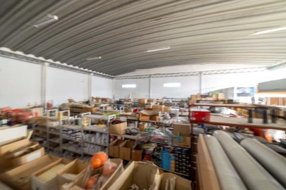 Armazém para Venda em Romeira e Várzea