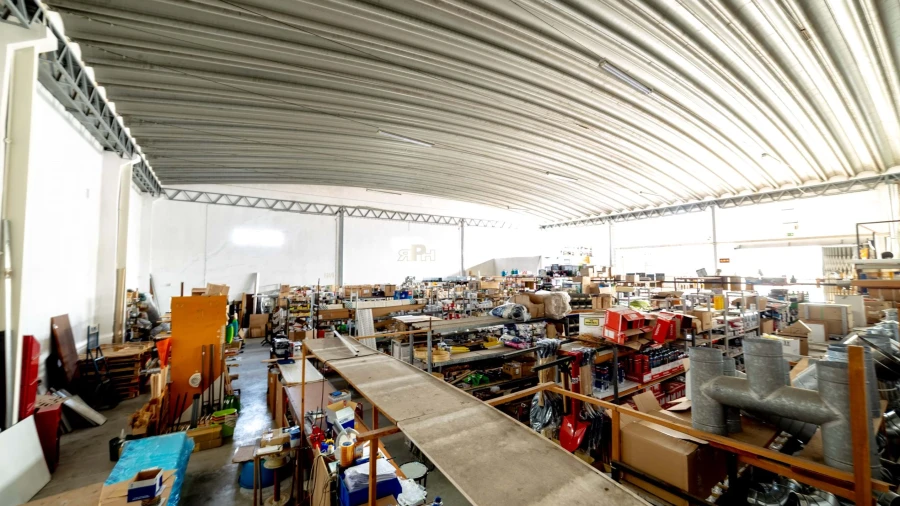 Armazém para Venda em Romeira e Várzea