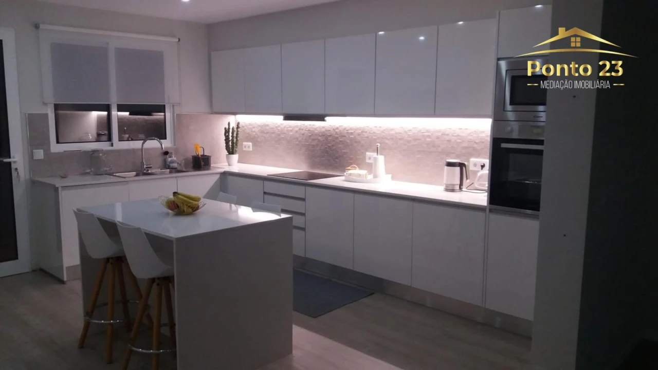 Moradia T4 para Venda em São Roque Foto 13
