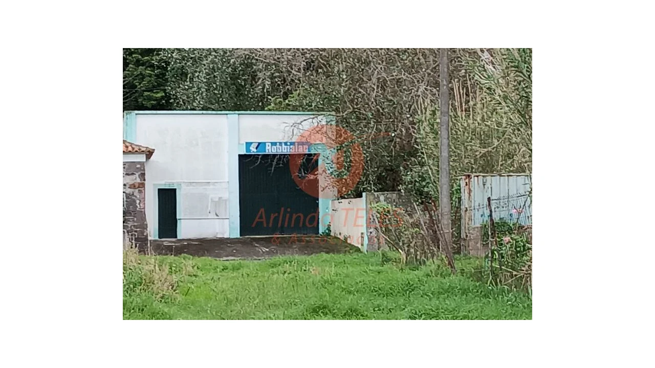 Armazém para Venda em Praia da Vitoria (Santa Cruz) Foto 1