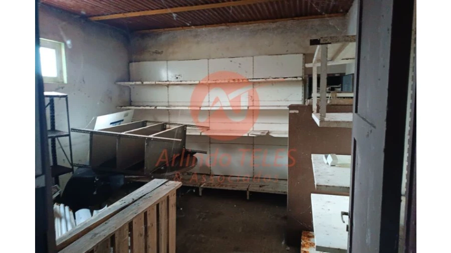 Armazém para Venda em Praia da Vitoria (Santa Cruz) Foto 2