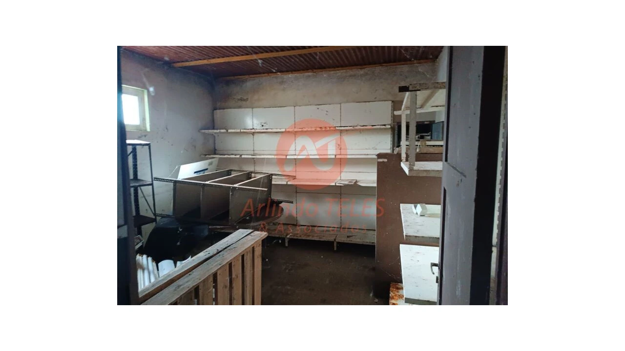 Armazém para Venda em Praia da Vitoria (Santa Cruz) Foto 2