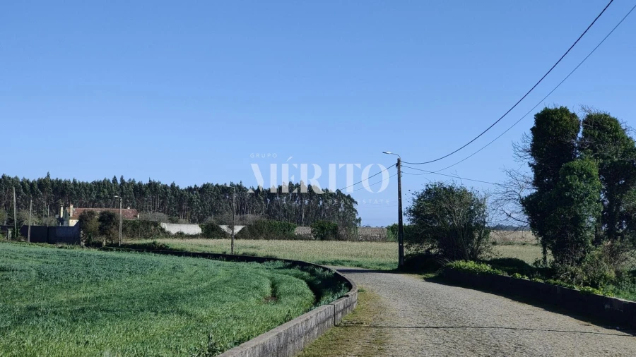 Terreno para Venda em Retorta e Tougues Foto 3