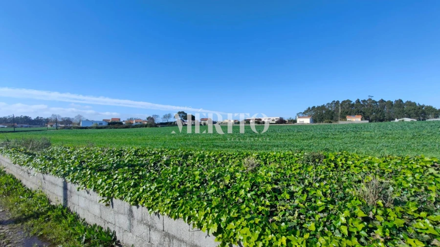 Terreno para Venda em Retorta e Tougues Foto 1