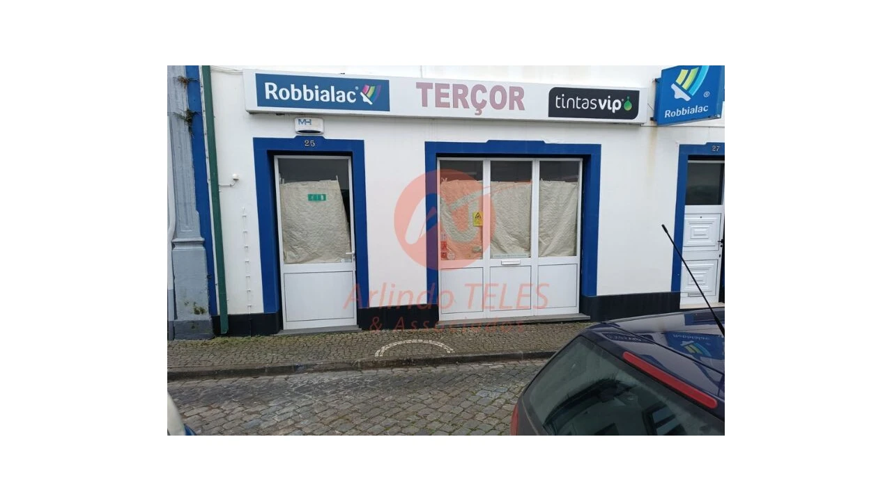 Loja para Venda em Praia da Vitoria (Santa Cruz) Foto 1