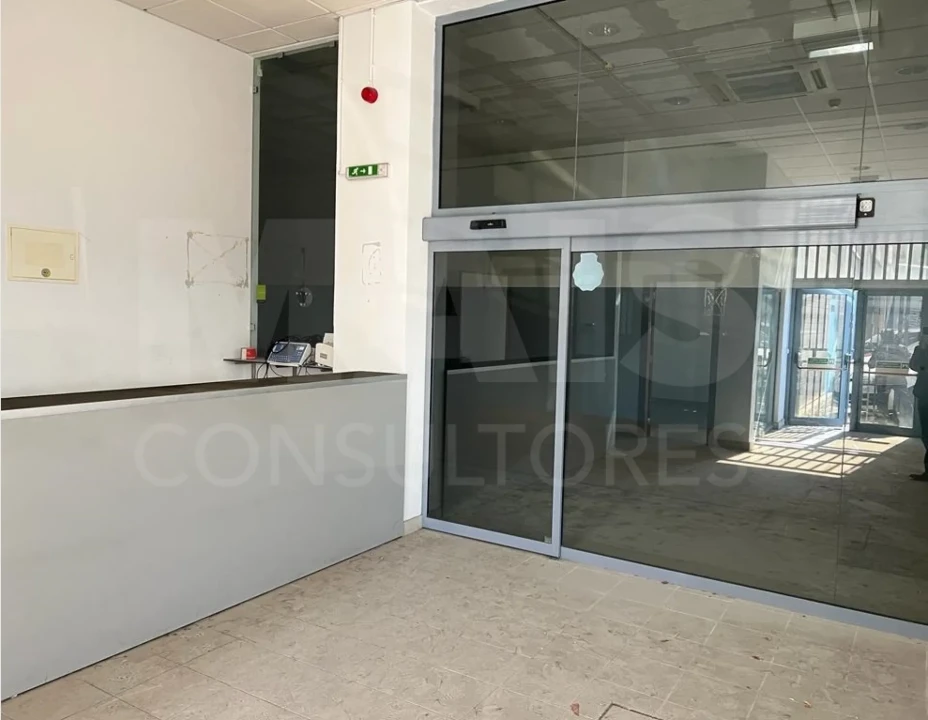 Loja para Venda em Sacavém e Prior Velho Foto 2