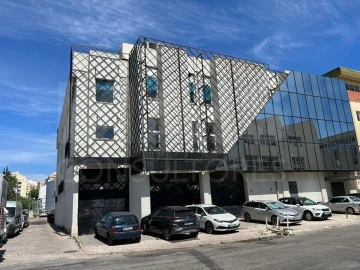 Loja para Venda em Sacavém e Prior Velho