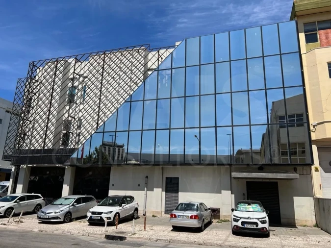 Loja para Venda em Sacavém e Prior Velho