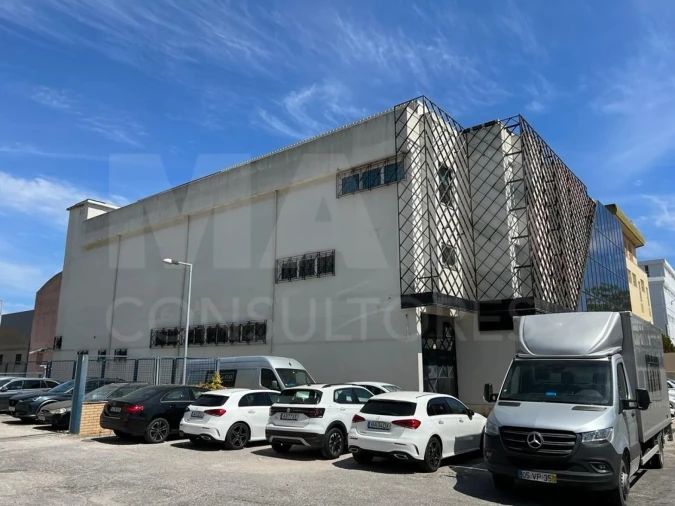 Loja para Venda em Sacavém e Prior Velho Foto 3
