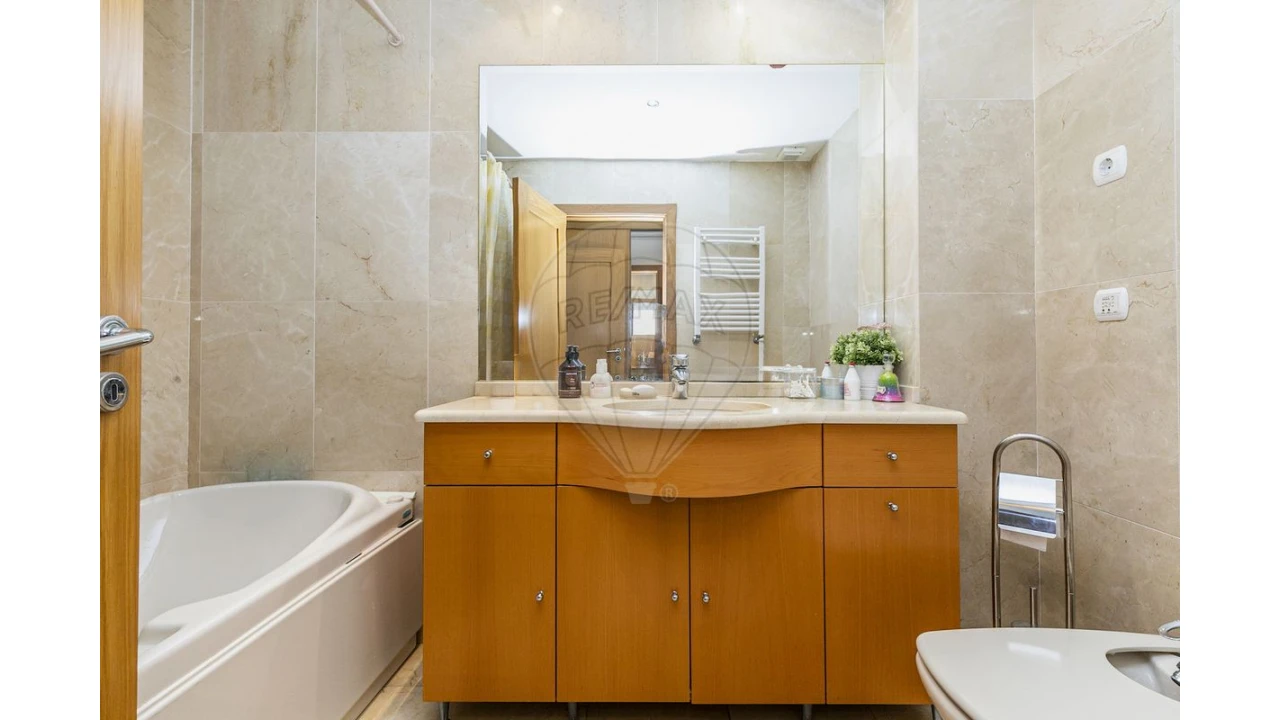 Apartamento T4 para Venda em Parque das Nações Foto 19