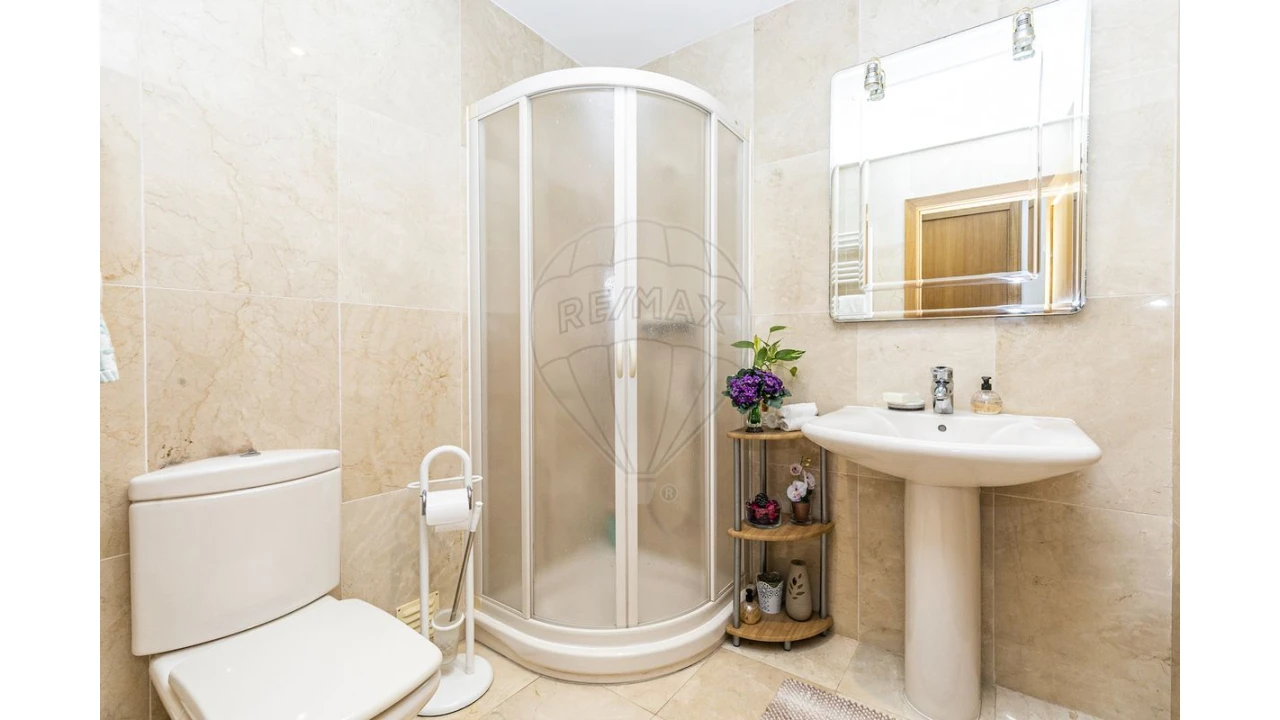 Apartamento T4 para Venda em Parque das Nações Foto 13