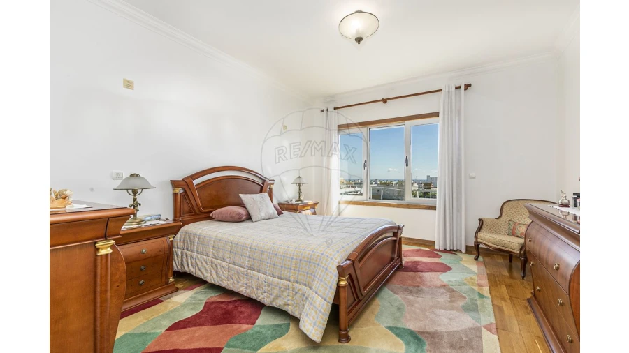 Apartamento T4 para Venda em Parque das Nações Foto 16