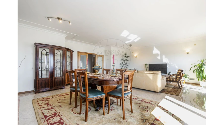 Apartamento T4 para Venda em Parque das Nações Foto 8