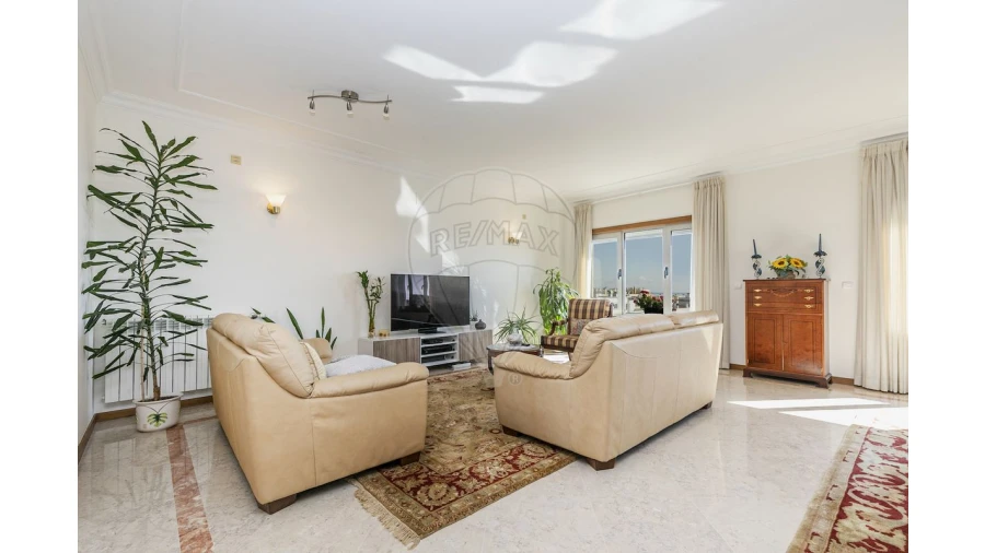 Apartamento T4 para Venda em Parque das Nações Foto 5