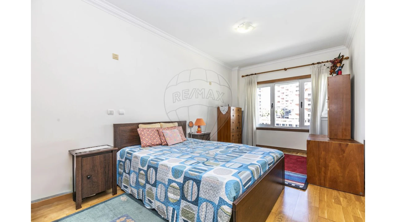 Apartamento T4 para Venda em Parque das Nações Foto 25