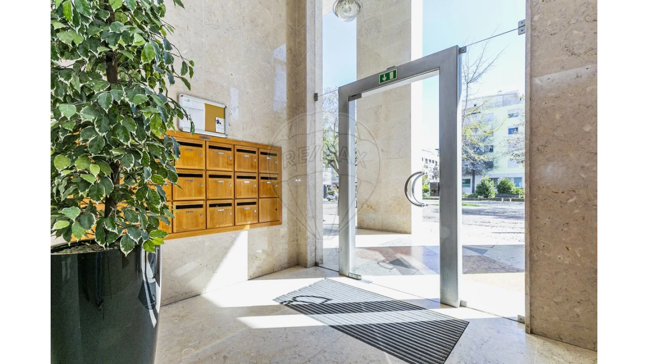 Apartamento T4 para Venda em Parque das Nações Foto 35