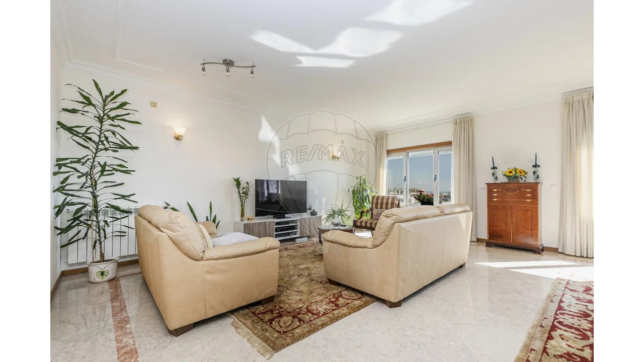 Apartamento T4 para Venda em Parque das Nações Foto 5