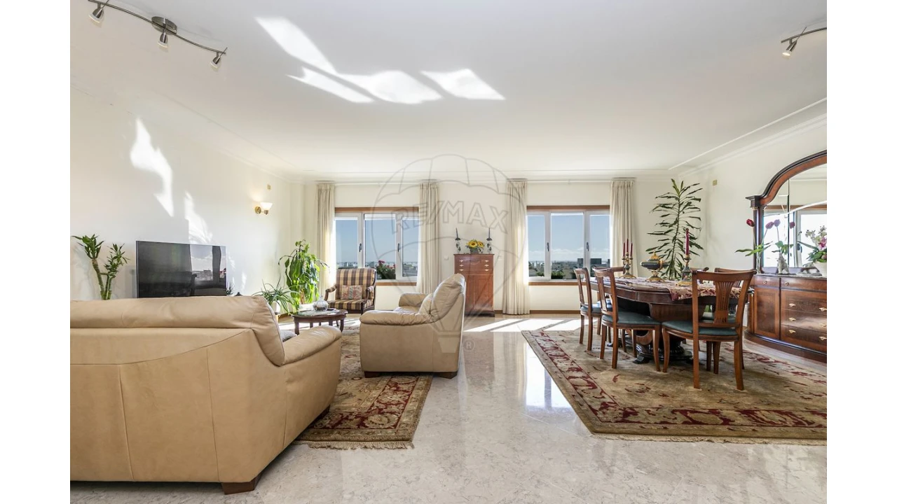 Apartamento T4 para Venda em Parque das Nações Foto 3