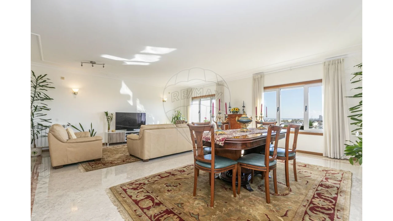 Apartamento T4 para Venda em Parque das Nações Foto 2